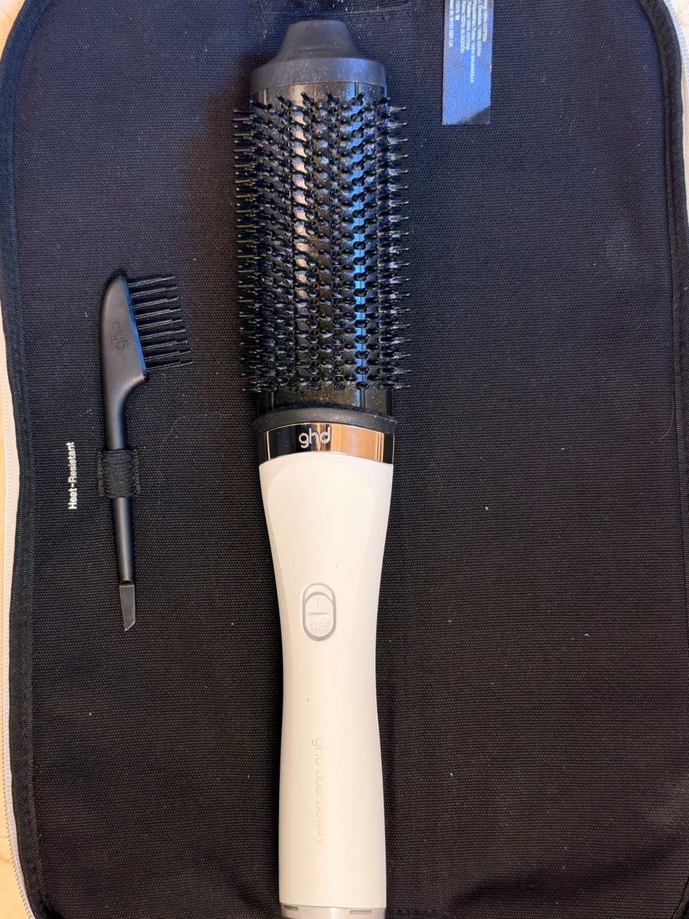 GHD 2-in-1 hair dryer brush:

Wet to blow dried
No heat damage¹
For easy and smo